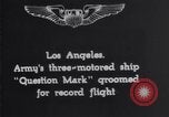 Standbild Army Air Service Sets Flugzeug Ausdauer Datensatz mit Inflight tanken United States USA, 1929, aus Sekunde 8 historischem Filmmaterial Videoclip 65675033872