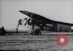 Standbild Army Air Service Sets Flugzeug Ausdauer Datensatz mit Inflight tanken United States USA, 1929, aus Sekunde 11 historischem Filmmaterial Videoclip 65675033872