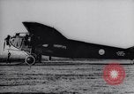 Standbild Army Air Service Sets Flugzeug Ausdauer Datensatz mit Inflight tanken United States USA, 1929, aus Sekunde 14 historischem Filmmaterial Videoclip 65675033872