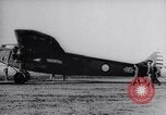 Standbild Army Air Service Sets Flugzeug Ausdauer Datensatz mit Inflight tanken United States USA, 1929, aus Sekunde 16 historischem Filmmaterial Videoclip 65675033872