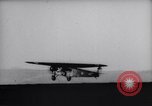 Standbild Army Air Service Sets Flugzeug Ausdauer Datensatz mit Inflight tanken United States USA, 1929, aus Sekunde 20 historischem Filmmaterial Videoclip 65675033872