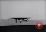 Standbild Army Air Service Sets Flugzeug Ausdauer Datensatz mit Inflight tanken United States USA, 1929, aus Sekunde 21 historischem Filmmaterial Videoclip 65675033872