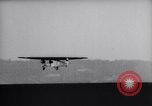 Standbild Army Air Service Sets Flugzeug Ausdauer Datensatz mit Inflight tanken United States USA, 1929, aus Sekunde 23 historischem Filmmaterial Videoclip 65675033872