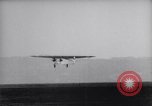 Standbild Army Air Service Sets Flugzeug Ausdauer Datensatz mit Inflight tanken United States USA, 1929, aus Sekunde 24 historischem Filmmaterial Videoclip 65675033872