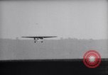 Standbild Army Air Service Sets Flugzeug Ausdauer Datensatz mit Inflight tanken United States USA, 1929, aus Sekunde 27 historischem Filmmaterial Videoclip 65675033872