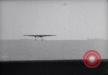 Standbild Army Air Service Sets Flugzeug Ausdauer Datensatz mit Inflight tanken United States USA, 1929, aus Sekunde 28 historischem Filmmaterial Videoclip 65675033872