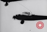 Standbild Army Air Service Sets Flugzeug Ausdauer Datensatz mit Inflight tanken United States USA, 1929, aus Sekunde 40 historischem Filmmaterial Videoclip 65675033872