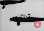 Standbild Army Air Service Sets Flugzeug Ausdauer Datensatz mit Inflight tanken United States USA, 1929, aus Sekunde 41 historischem Filmmaterial Videoclip 65675033872