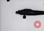 Standbild Army Air Service Sets Flugzeug Ausdauer Datensatz mit Inflight tanken United States USA, 1929, aus Sekunde 45 historischem Filmmaterial Videoclip 65675033872