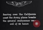 Standbild Army Air Service Sets Flugzeug Ausdauer Datensatz mit Inflight tanken United States USA, 1929, aus Sekunde 55 historischem Filmmaterial Videoclip 65675033872