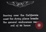 Standbild Army Air Service Sets Flugzeug Ausdauer Datensatz mit Inflight tanken United States USA, 1929, aus Sekunde 57 historischem Filmmaterial Videoclip 65675033872