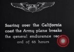 Standbild Army Air Service Sets Flugzeug Ausdauer Datensatz mit Inflight tanken United States USA, 1929, aus Sekunde 60 historischem Filmmaterial Videoclip 65675033872