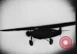Standbild Fokker C-2 "Bird of Paradise" setzt über Wasser Flug aufzeichnen Oakland California United States USA, 1927, aus Sekunde 35 historischem Filmmaterial Videoclip 65675033873