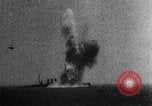 Immagine di Esercito degli Stati Uniti aria bombe di servizio delle navi in missioni di pratica Chesapeake Bay Maryland USA, 1944, secondo 30 filmato di repertorio 65675033881
