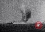 Immagine di Esercito degli Stati Uniti aria bombe di servizio delle navi in missioni di pratica Chesapeake Bay Maryland USA, 1944, secondo 33 filmato di repertorio 65675033881