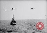 Immagine di Esercito degli Stati Uniti aria bombe di servizio delle navi in missioni di pratica Chesapeake Bay Maryland USA, 1944, secondo 39 filmato di repertorio 65675033881