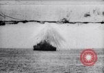 Immagine di Esercito degli Stati Uniti aria bombe di servizio delle navi in missioni di pratica Chesapeake Bay Maryland USA, 1944, secondo 40 filmato di repertorio 65675033881