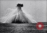 Immagine di Esercito degli Stati Uniti aria bombe di servizio delle navi in missioni di pratica Chesapeake Bay Maryland USA, 1944, secondo 43 filmato di repertorio 65675033881