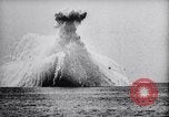 Immagine di Esercito degli Stati Uniti aria bombe di servizio delle navi in missioni di pratica Chesapeake Bay Maryland USA, 1944, secondo 44 filmato di repertorio 65675033881