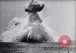 Immagine di Esercito degli Stati Uniti aria bombe di servizio delle navi in missioni di pratica Chesapeake Bay Maryland USA, 1944, secondo 46 filmato di repertorio 65675033881