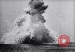 Immagine di Esercito degli Stati Uniti aria bombe di servizio delle navi in missioni di pratica Chesapeake Bay Maryland USA, 1944, secondo 48 filmato di repertorio 65675033881
