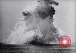 Immagine di Esercito degli Stati Uniti aria bombe di servizio delle navi in missioni di pratica Chesapeake Bay Maryland USA, 1944, secondo 53 filmato di repertorio 65675033881