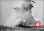 Immagine di Esercito degli Stati Uniti aria bombe di servizio delle navi in missioni di pratica Chesapeake Bay Maryland USA, 1944, secondo 54 filmato di repertorio 65675033881