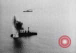 Standbild ehemaligen USS New Jersey (BB-16) wird bombardiert und kentert North Carolina United States USA, 1923, aus Sekunde 5 historischem Filmmaterial Videoclip 65675033882