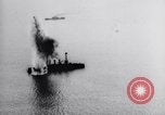 Standbild ehemaligen USS New Jersey (BB-16) wird bombardiert und kentert North Carolina United States USA, 1923, aus Sekunde 6 historischem Filmmaterial Videoclip 65675033882