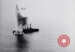 Standbild ehemaligen USS New Jersey (BB-16) wird bombardiert und kentert North Carolina United States USA, 1923, aus Sekunde 7 historischem Filmmaterial Videoclip 65675033882