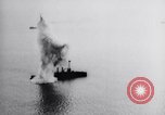 Standbild ehemaligen USS New Jersey (BB-16) wird bombardiert und kentert North Carolina United States USA, 1923, aus Sekunde 8 historischem Filmmaterial Videoclip 65675033882