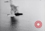 Standbild ehemaligen USS New Jersey (BB-16) wird bombardiert und kentert North Carolina United States USA, 1923, aus Sekunde 9 historischem Filmmaterial Videoclip 65675033882