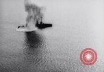 Standbild ehemaligen USS New Jersey (BB-16) wird bombardiert und kentert North Carolina United States USA, 1923, aus Sekunde 10 historischem Filmmaterial Videoclip 65675033882