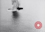 Standbild ehemaligen USS New Jersey (BB-16) wird bombardiert und kentert North Carolina United States USA, 1923, aus Sekunde 11 historischem Filmmaterial Videoclip 65675033882