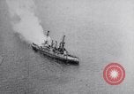 Standbild ehemaligen USS New Jersey (BB-16) wird bombardiert und kentert North Carolina United States USA, 1923, aus Sekunde 12 historischem Filmmaterial Videoclip 65675033882