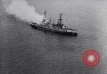 Standbild ehemaligen USS New Jersey (BB-16) wird bombardiert und kentert North Carolina United States USA, 1923, aus Sekunde 14 historischem Filmmaterial Videoclip 65675033882