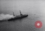 Standbild ehemaligen USS New Jersey (BB-16) wird bombardiert und kentert North Carolina United States USA, 1923, aus Sekunde 27 historischem Filmmaterial Videoclip 65675033882