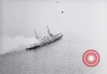 Standbild ehemaligen USS New Jersey (BB-16) wird bombardiert und kentert North Carolina United States USA, 1923, aus Sekunde 31 historischem Filmmaterial Videoclip 65675033882