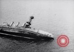 Standbild ehemaligen USS New Jersey (BB-16) wird bombardiert und kentert North Carolina United States USA, 1923, aus Sekunde 35 historischem Filmmaterial Videoclip 65675033882
