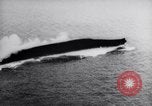 Standbild ehemaligen USS New Jersey (BB-16) wird bombardiert und kentert North Carolina United States USA, 1923, aus Sekunde 42 historischem Filmmaterial Videoclip 65675033882