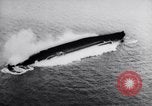 Standbild ehemaligen USS New Jersey (BB-16) wird bombardiert und kentert North Carolina United States USA, 1923, aus Sekunde 44 historischem Filmmaterial Videoclip 65675033882