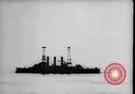 Standbild USS Virginia sinkt nach Bombenanschlägen von Army Air Service Ebenen North Carolina United States USA, 1923, aus Sekunde 3 historischem Filmmaterial Videoclip 65675033883
