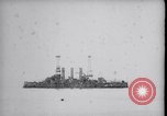 Standbild USS Virginia sinkt nach Bombenanschlägen von Army Air Service Ebenen North Carolina United States USA, 1923, aus Sekunde 4 historischem Filmmaterial Videoclip 65675033883