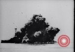 Standbild USS Virginia sinkt nach Bombenanschlägen von Army Air Service Ebenen North Carolina United States USA, 1923, aus Sekunde 6 historischem Filmmaterial Videoclip 65675033883