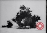 Standbild USS Virginia sinkt nach Bombenanschlägen von Army Air Service Ebenen North Carolina United States USA, 1923, aus Sekunde 8 historischem Filmmaterial Videoclip 65675033883