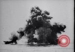 Standbild USS Virginia sinkt nach Bombenanschlägen von Army Air Service Ebenen North Carolina United States USA, 1923, aus Sekunde 9 historischem Filmmaterial Videoclip 65675033883