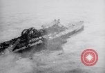 Standbild USS Virginia sinkt nach Bombenanschlägen von Army Air Service Ebenen North Carolina United States USA, 1923, aus Sekunde 12 historischem Filmmaterial Videoclip 65675033883