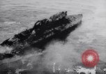 Standbild USS Virginia sinkt nach Bombenanschlägen von Army Air Service Ebenen North Carolina United States USA, 1923, aus Sekunde 14 historischem Filmmaterial Videoclip 65675033883