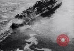 Standbild USS Virginia sinkt nach Bombenanschlägen von Army Air Service Ebenen North Carolina United States USA, 1923, aus Sekunde 15 historischem Filmmaterial Videoclip 65675033883