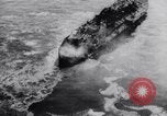 Standbild USS Virginia sinkt nach Bombenanschlägen von Army Air Service Ebenen North Carolina United States USA, 1923, aus Sekunde 16 historischem Filmmaterial Videoclip 65675033883